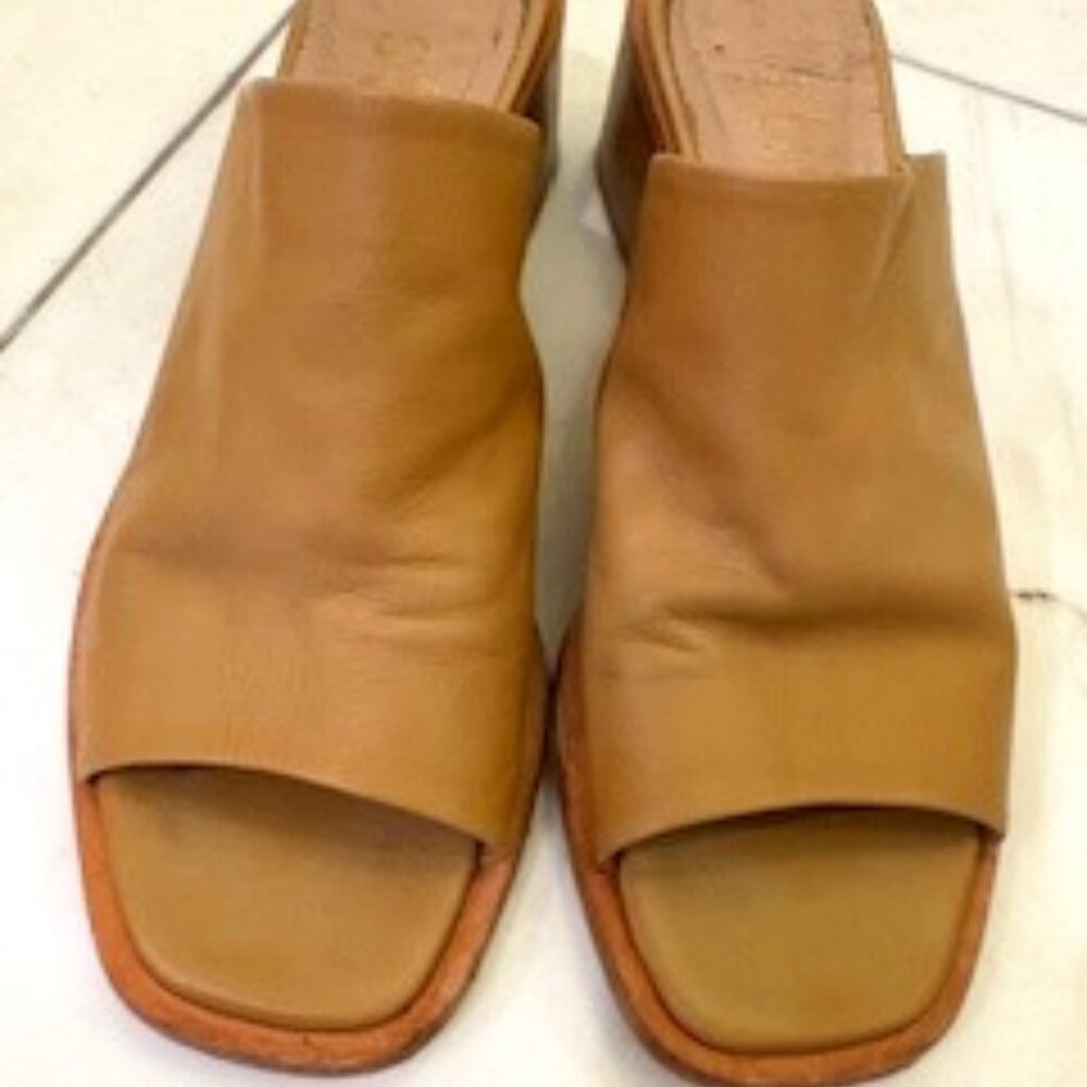 Clearout- leather sandals sz 9